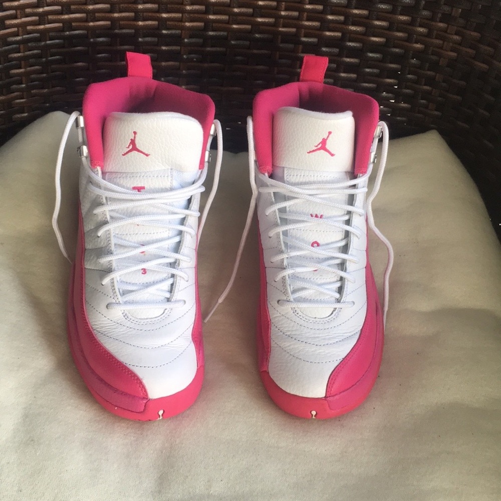 Air Jordan 12 Valentine's Day Vivid Pink - Picture 4 of 15